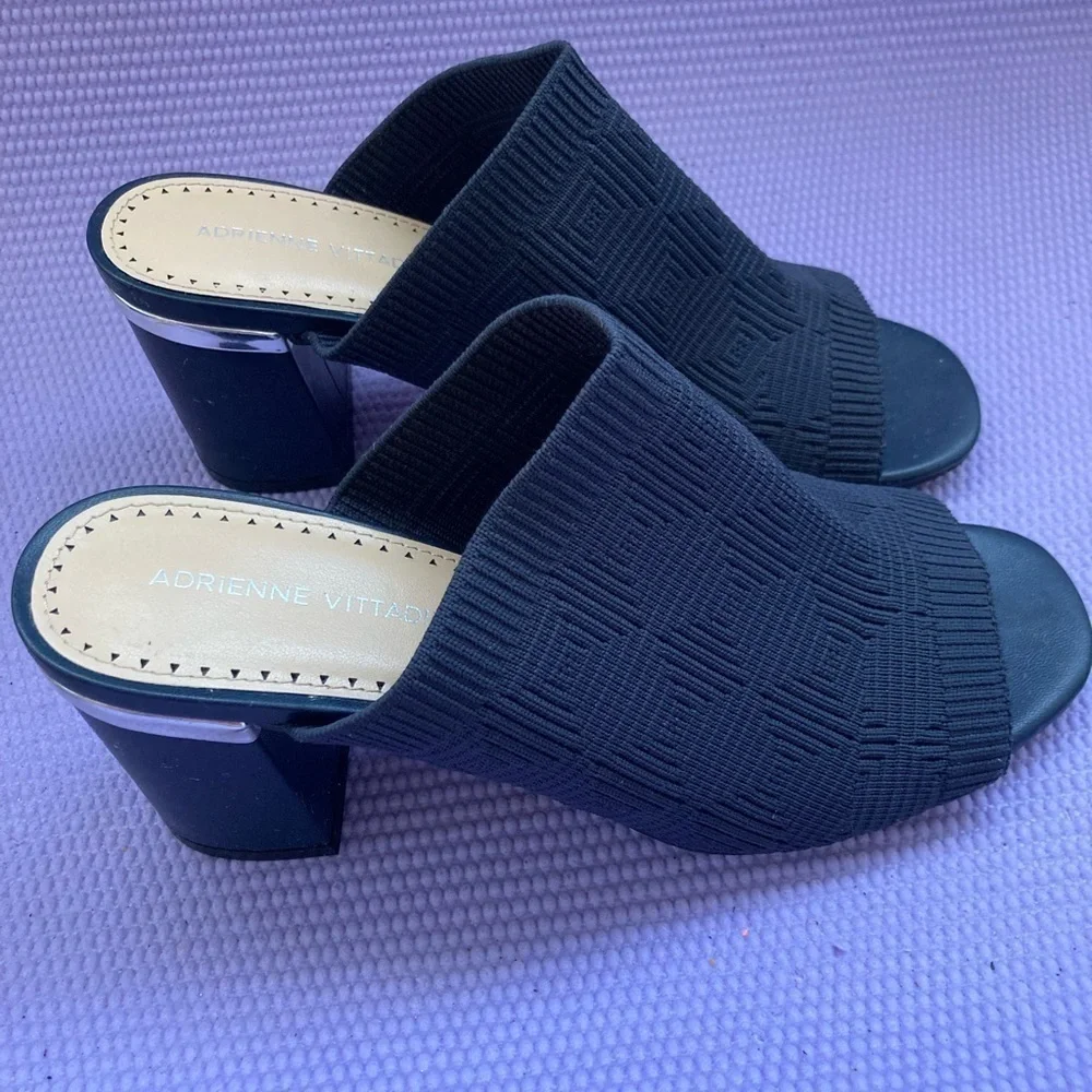 Adrienne Vittadini Women’s Size 8.5 m. “NAVY BLUE “Stretch Knit Open Toe Sandal